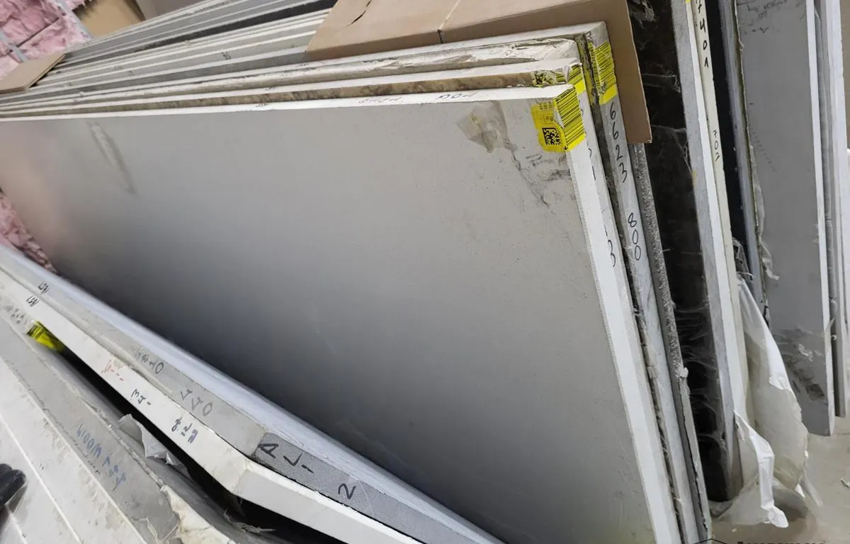 (4) Assorted 1/2 Sized Quartz Slabs
UNRESERVED