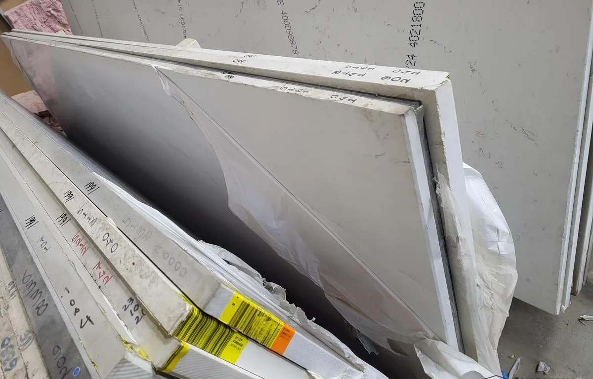 (4) Assorted 1/2 Sized Quartz Slabs
UNRESERVED