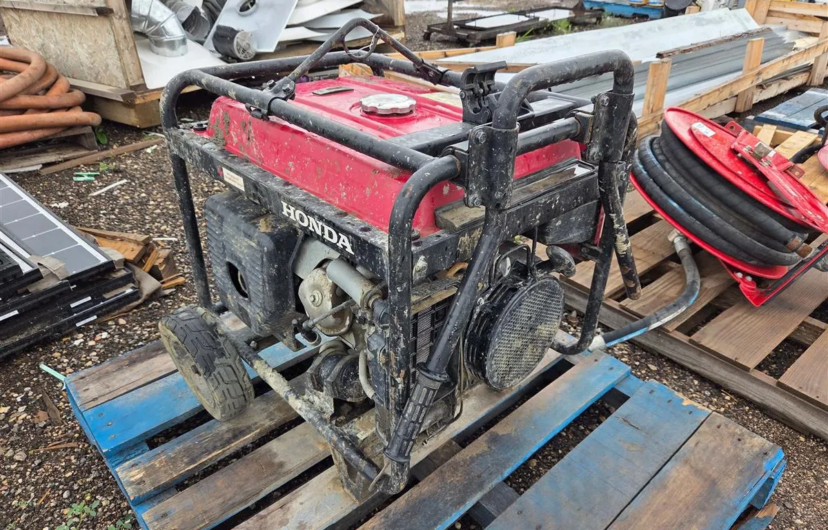 Honda EB6500X Portable Generator
UNRESERVED