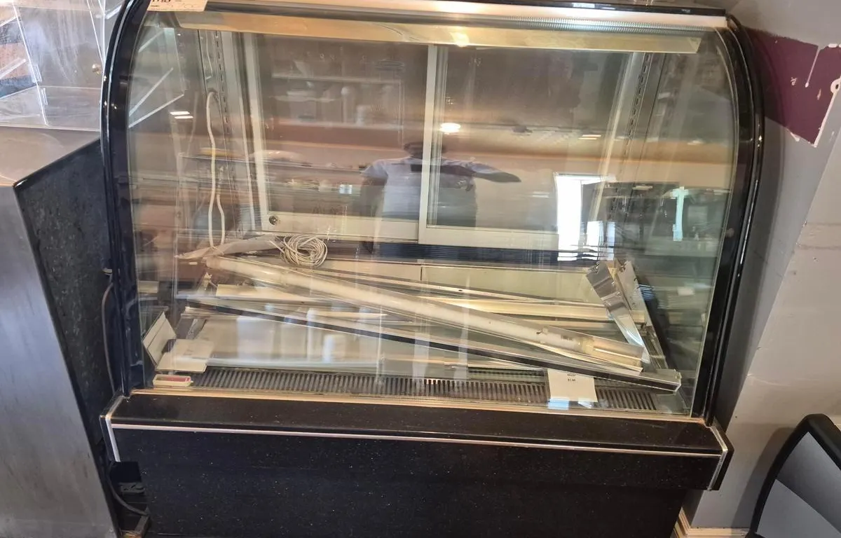 Curved Glass Refrigerated Display Case
UNRESERVED