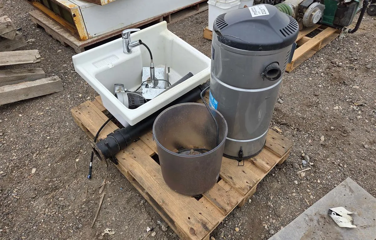Element 99300 Central Vacuum & Utility Sink
UNRESERVED