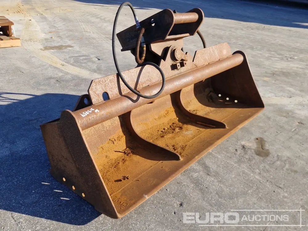 Wacker 80" Hydraulic Tilt Ditching Bucket to suut MS08