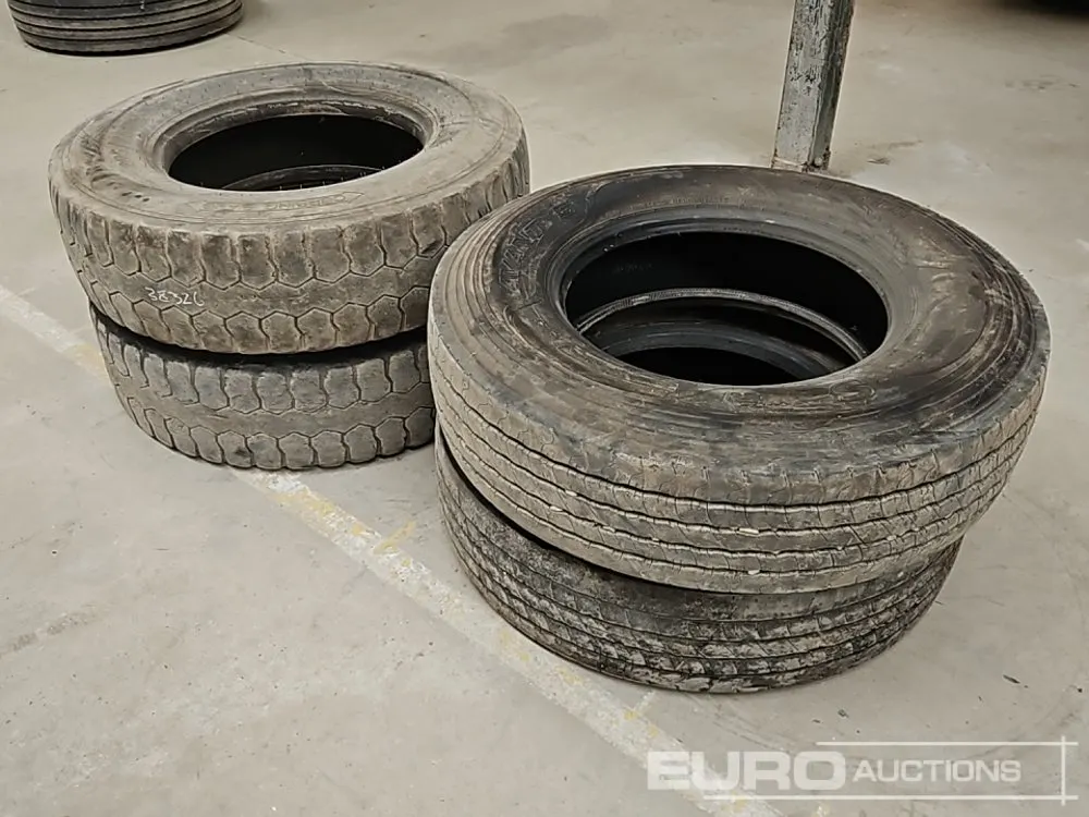 295/80R22.5 Tyre (4 of)