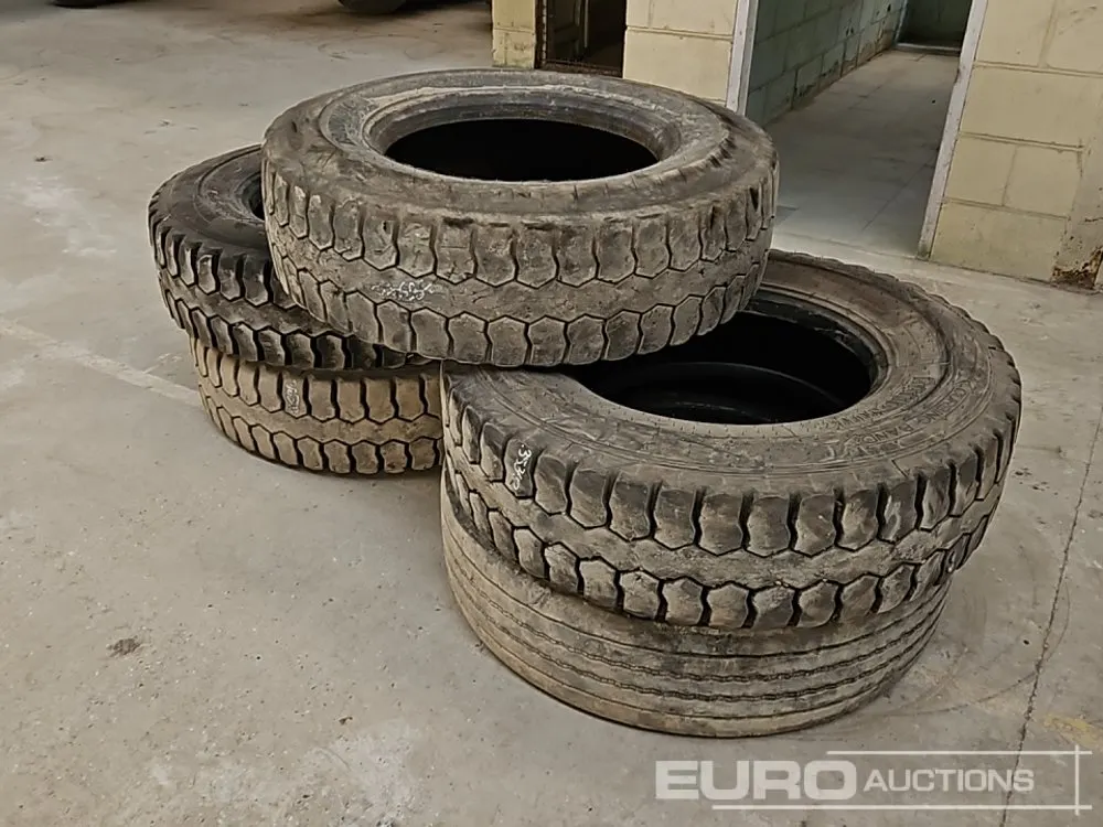 295/80R22.5 Tyre (5 of)