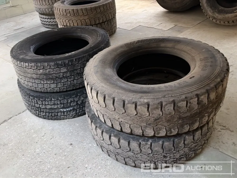 315/80R22.5 Tyre (2 of), 315/70R22.5 Tyre (2 of)