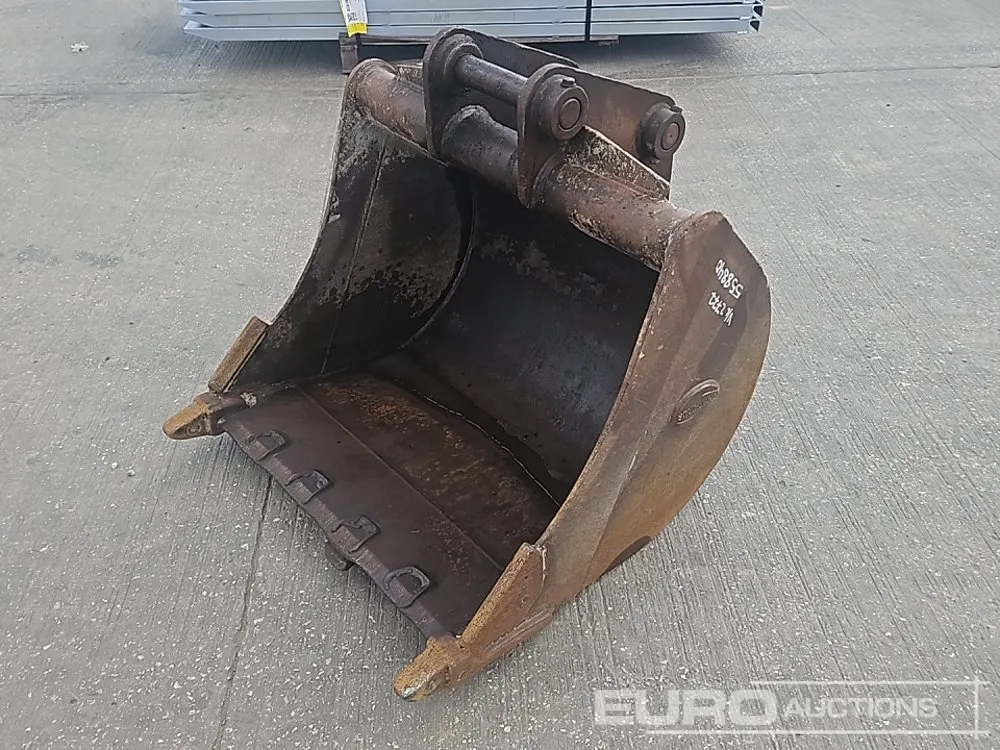 Strickland 32" Digging Bucket 50mm Pin to suit 6-8 Ton Excavator
