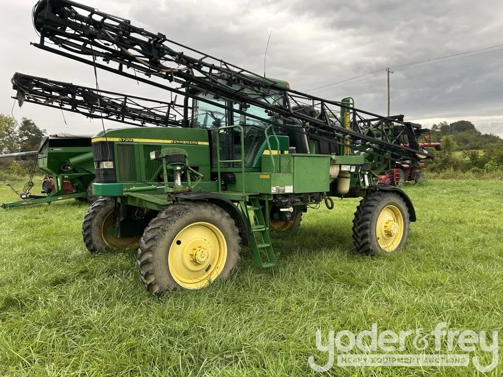 2000 John Deere 4700