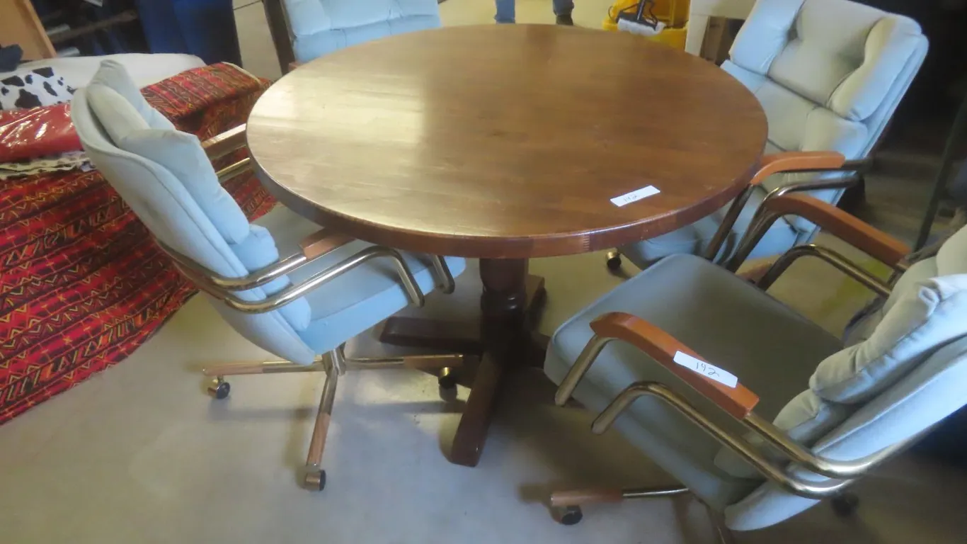 Kitchen Table and 4 Chairs, 42" Diameter