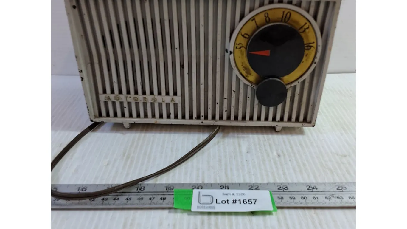 Vintage Motorola AM Table Radio - Untested