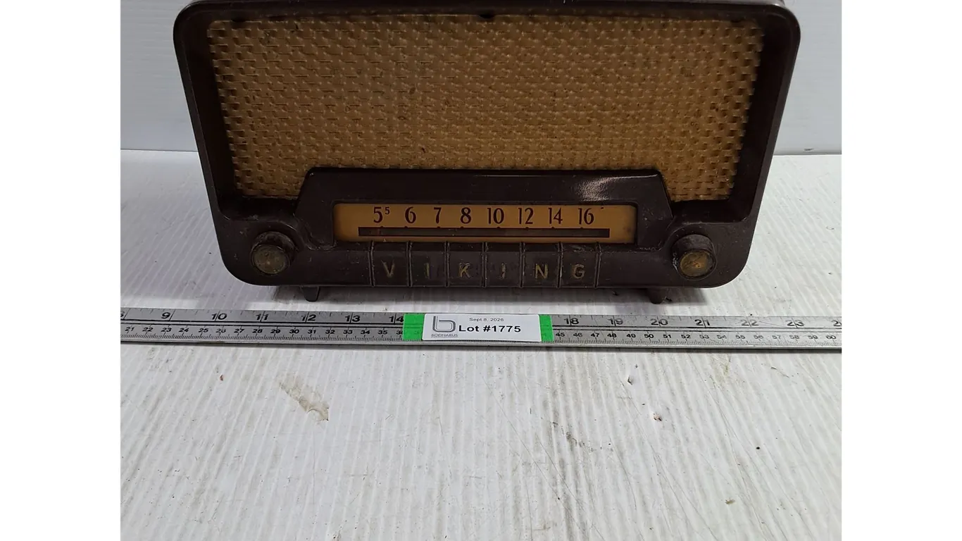 Vintage Viking AM Tabletop Tube Radio-as is