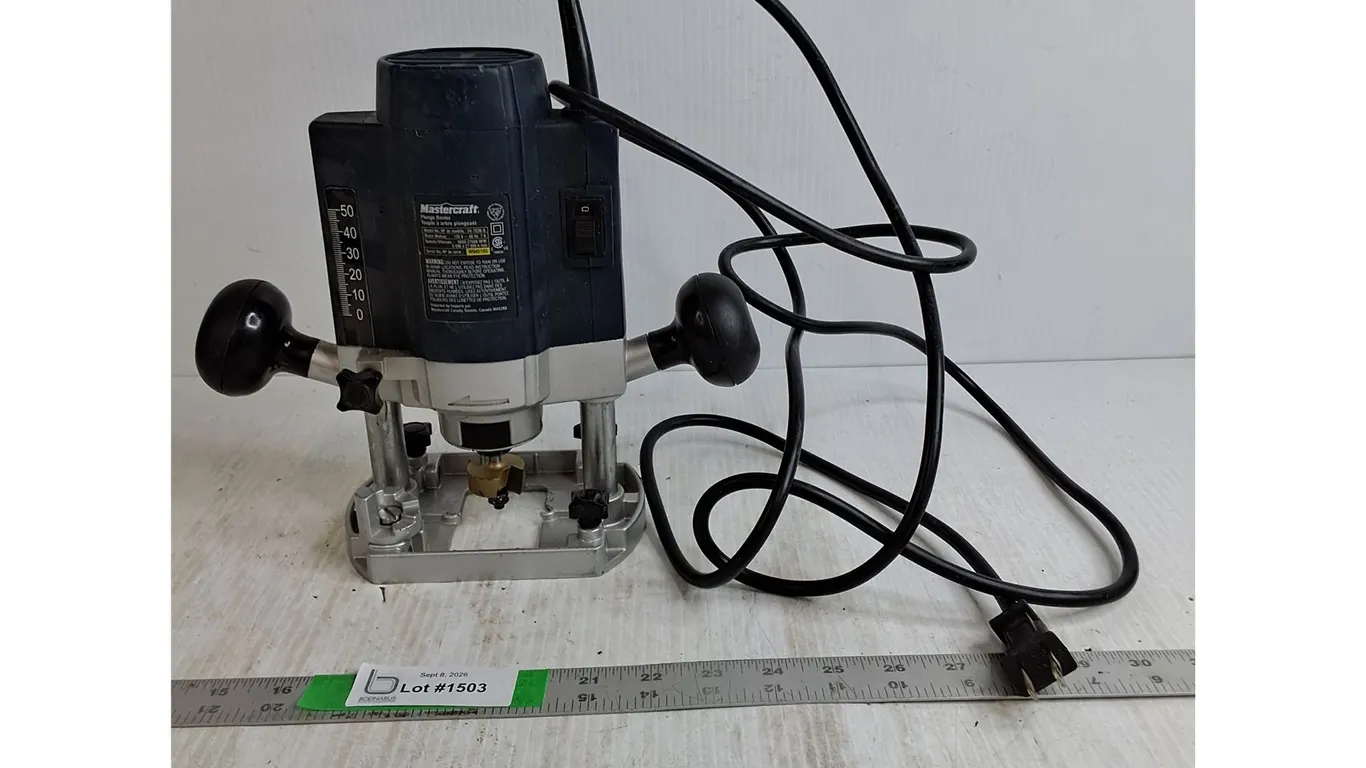 Mastercraft Plunge Router Powers On