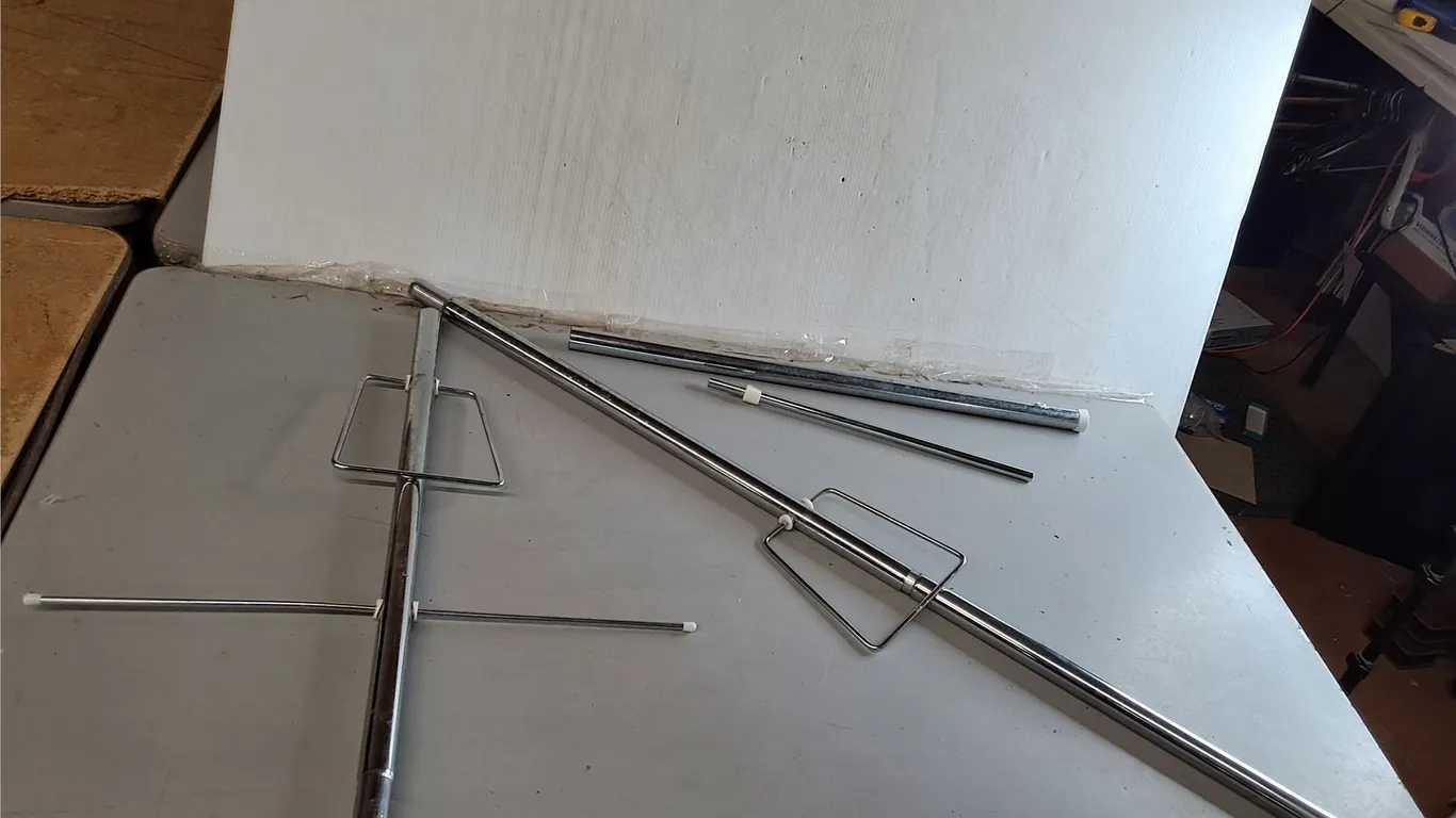 Floor to Ceiling Towel Bar- As Is, Can't Ship