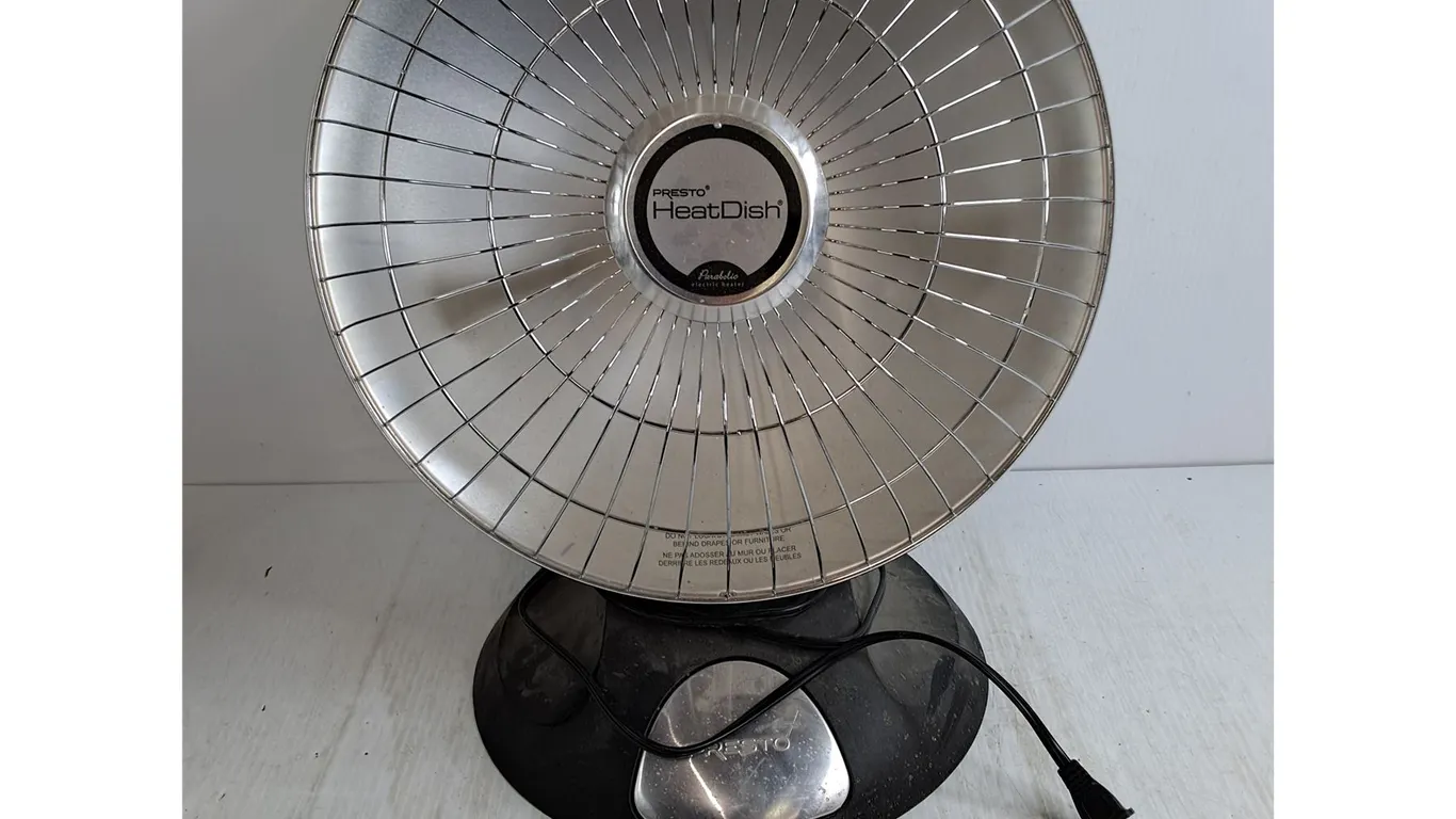 Presto Portable Electric Heater 18.5 Powers On, Pickup Preferred
