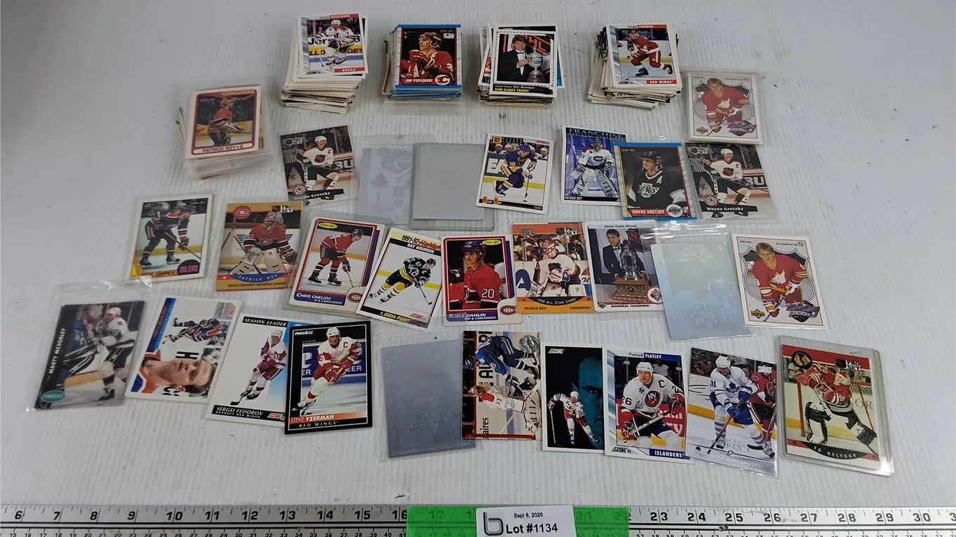 Assorted Trading Hockey Cards - CANNOT AUTHENTICATE