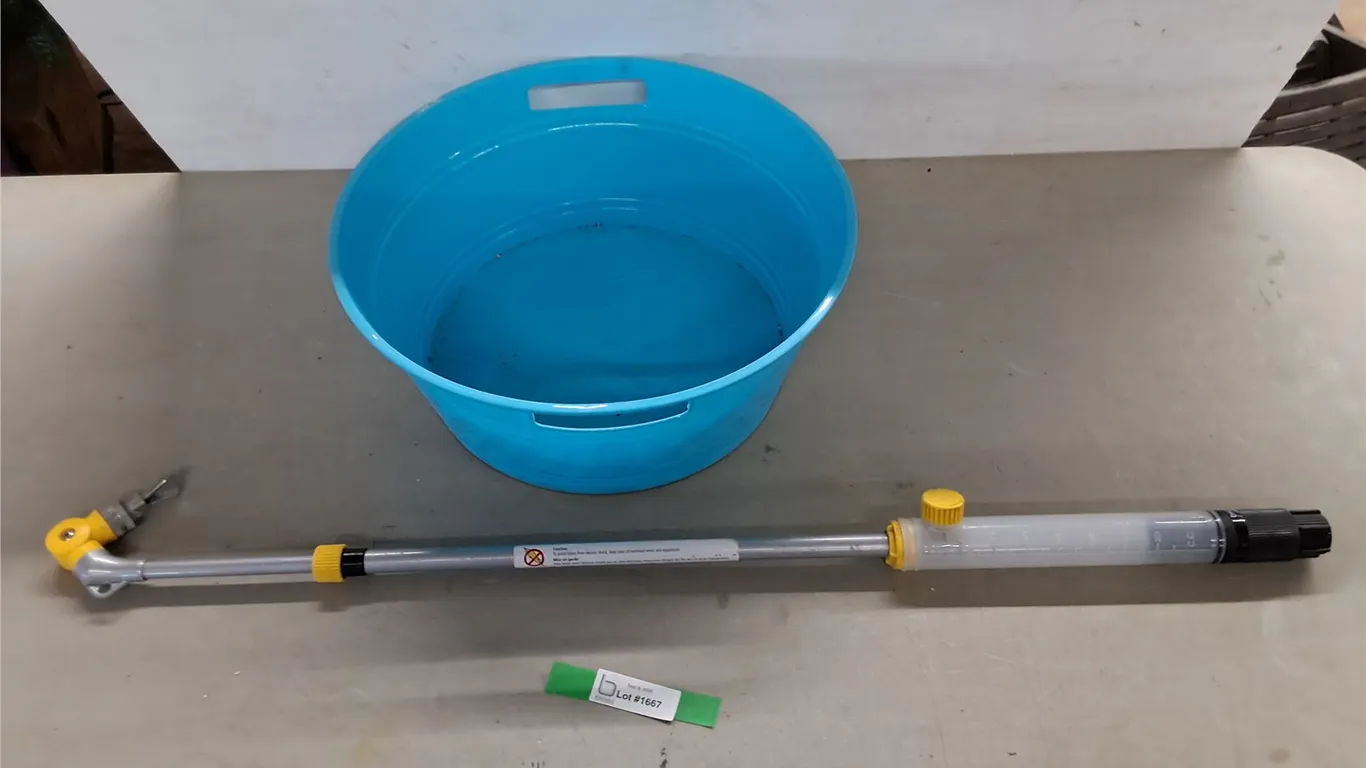 Eavestrough Cleaner & Plastic Tub, Pickup Only