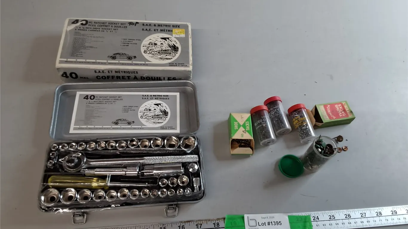 Ratchet Socket Set & Tacks