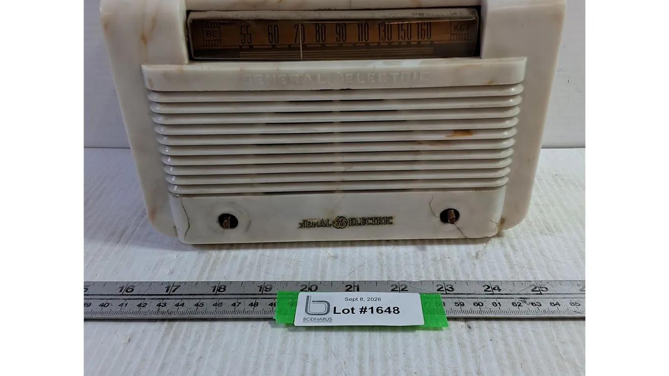 General Electric Radio Receiver - Battery Operated - Untested