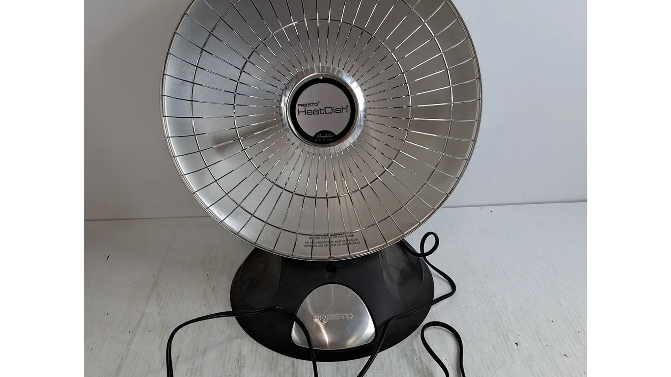 Presto Portable Electric Heater 18.5 Powers On, Pickup Preferred