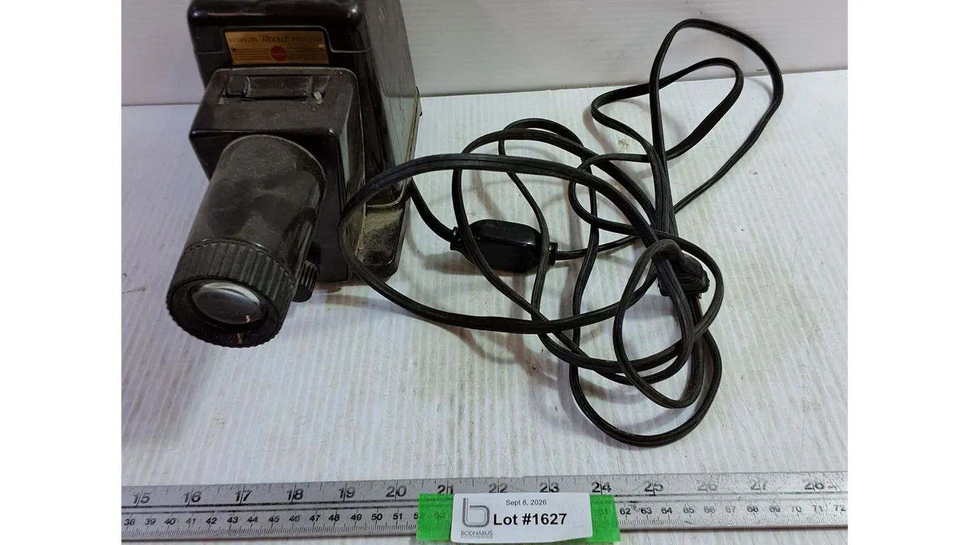 Kodaslide Merit Projector - Powers On