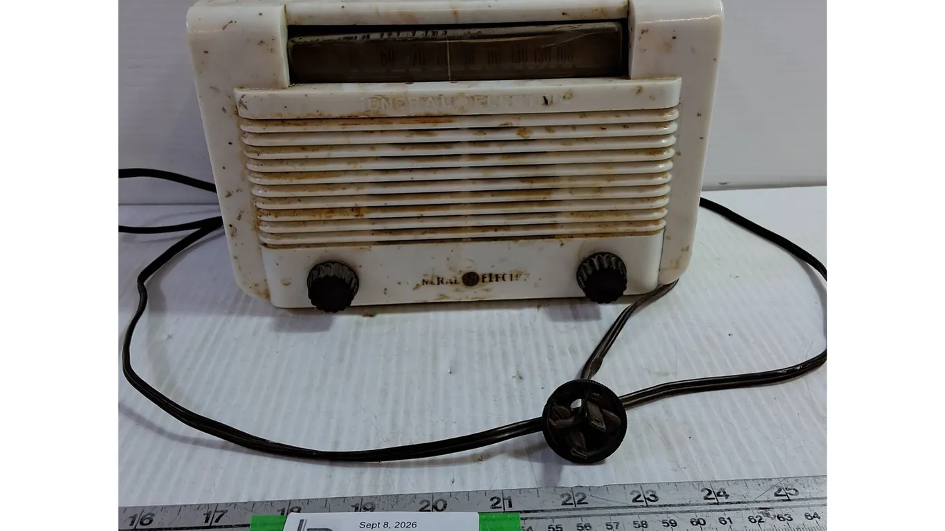 General Electric Broadcast AC-DC Receiver - No Power
