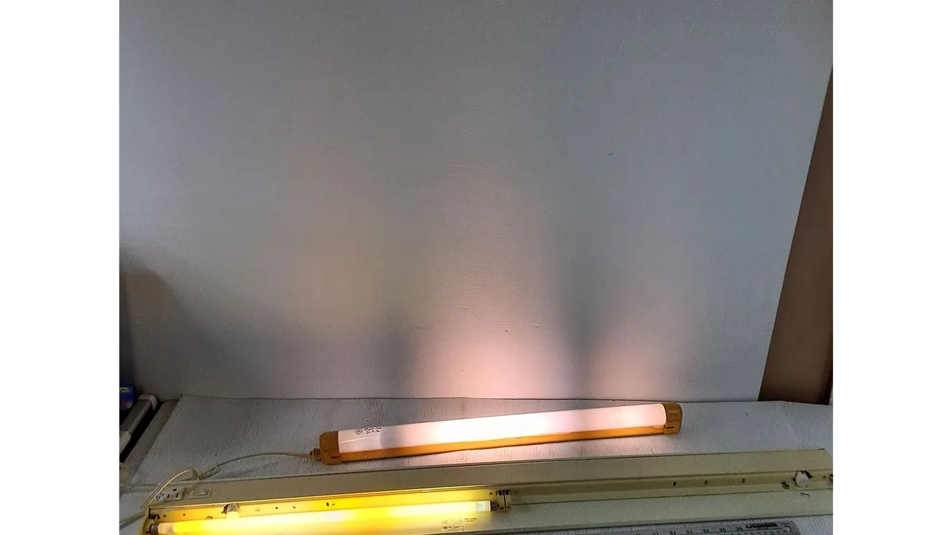 **Bright Stik and GE Lighting Portable Lamp Missing 1 Bulb Both Power On No Shipping