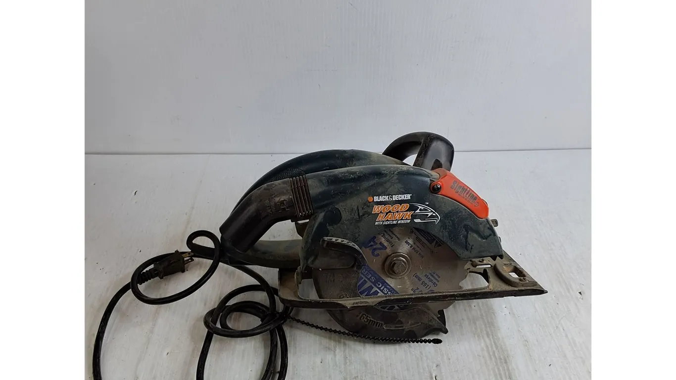 Black & Decker 165mm Electric Saw Powers On