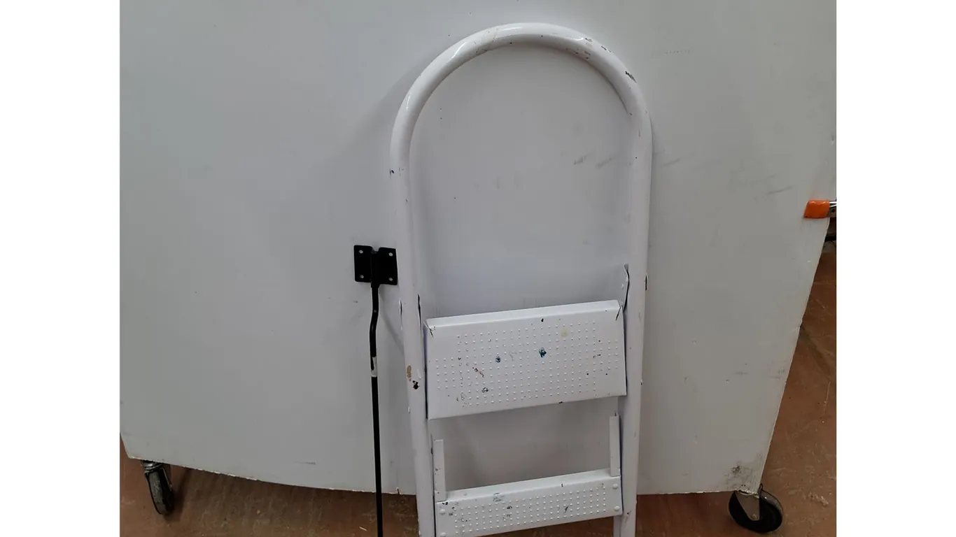 **Step Ladder & Plant Hanger - PICKUP ONLY