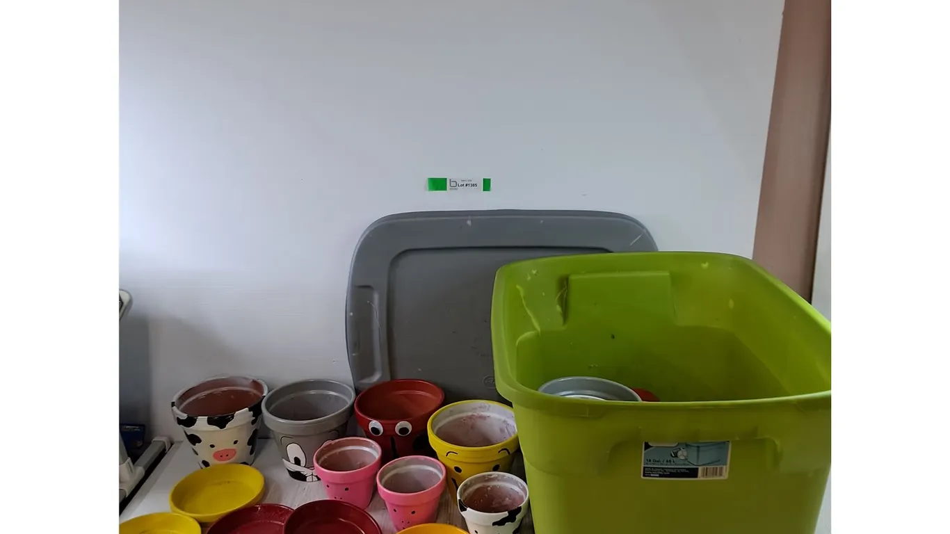 **Lime Green Tote (14) Large Plant Pots, (5) Small Plant Pots, (5) Planter Stands No Shipping