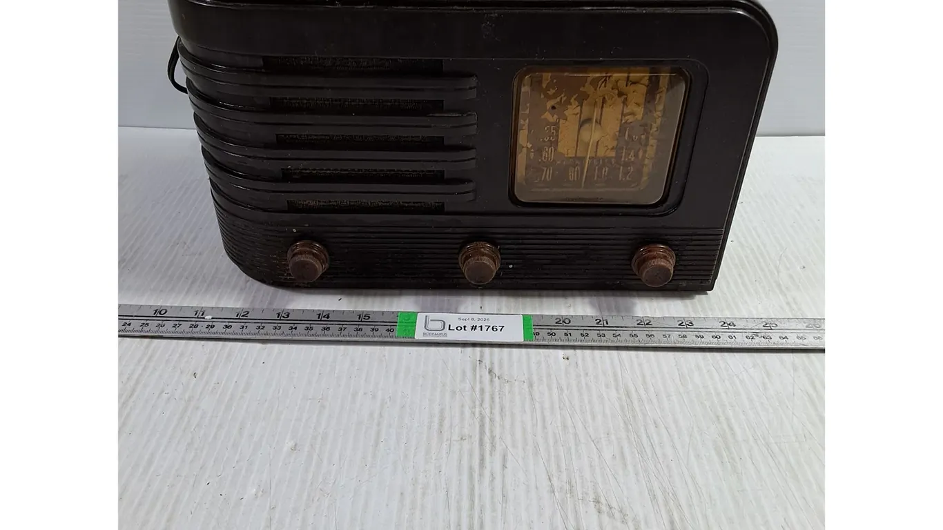 Vintage Stromber-Carlson Radio-as is