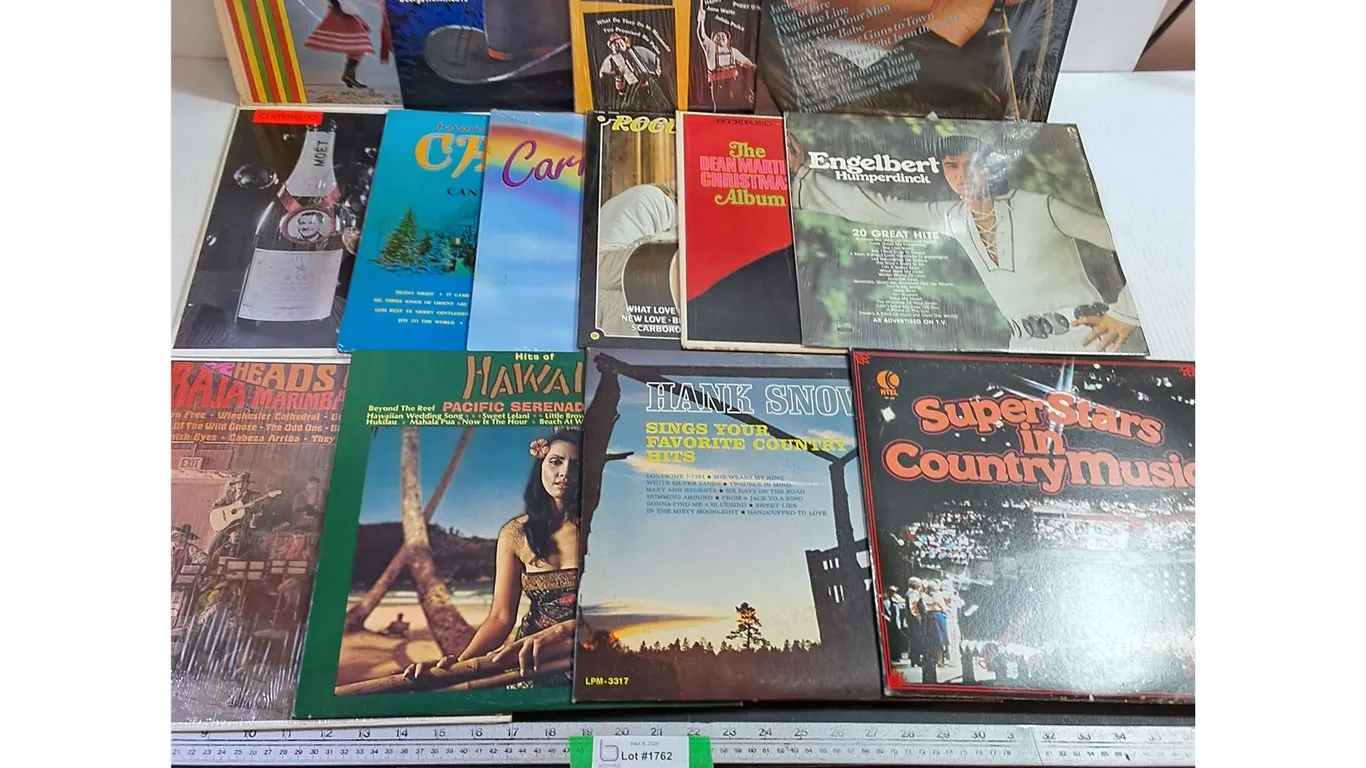 (14) Assorted Records - Johnny Cash, Hank Snow, Frankie Yankovic