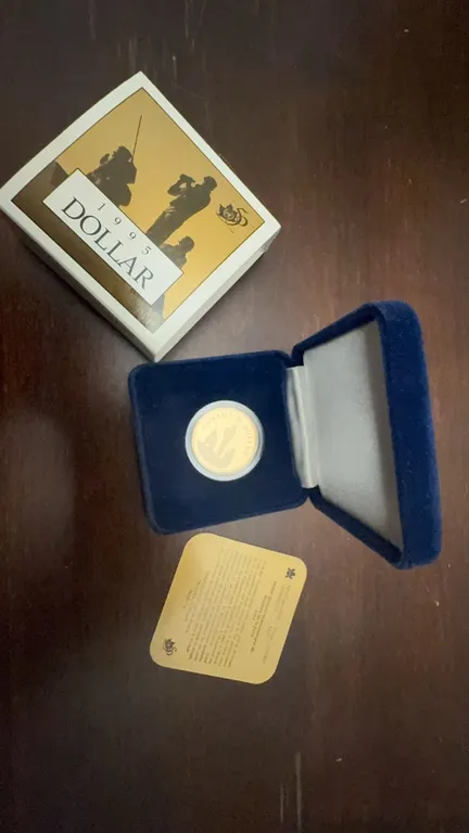 1995 Canadian Proof Dollar WWII Commemorative Coin in Case