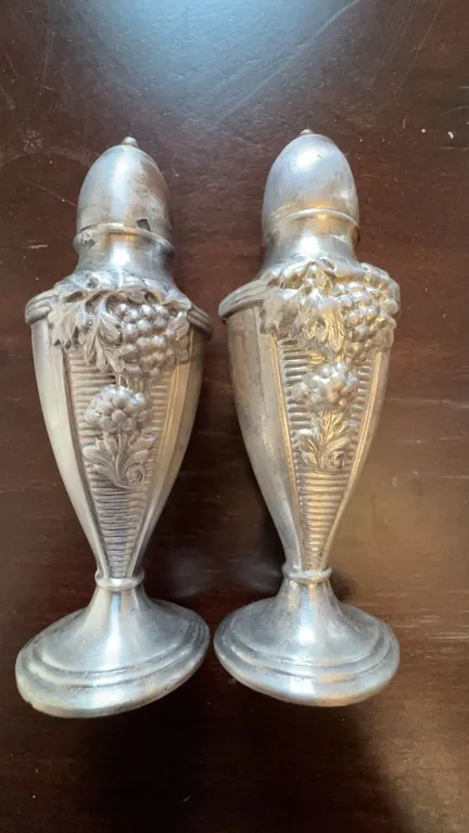 Oxford Plate 406 Salt and Pepper Shakers