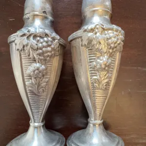 Oxford Plate 406 Salt and Pepper Shakers