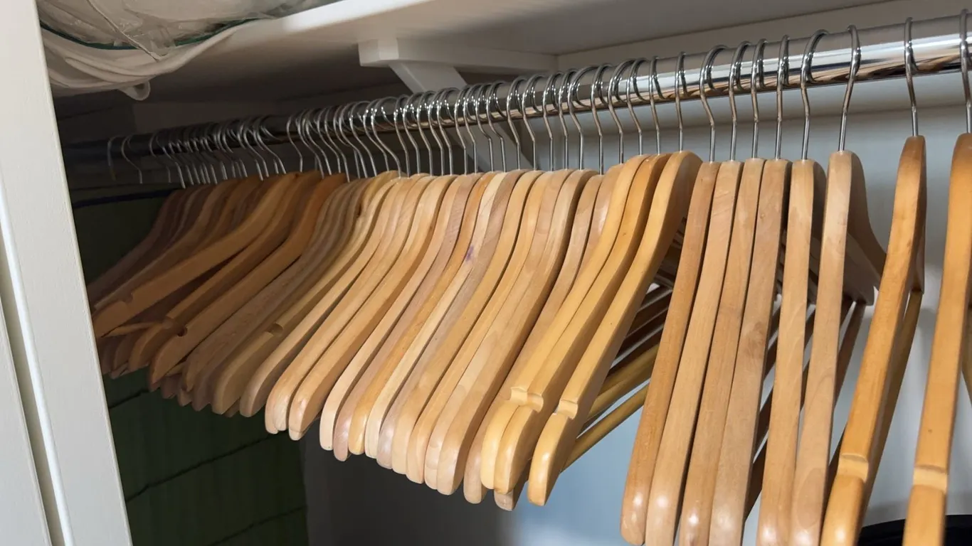 20 Wooden Clothes Hangers