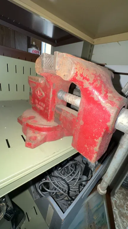 Red Heavy Duty Bench Vise, Cast Iron Construction
