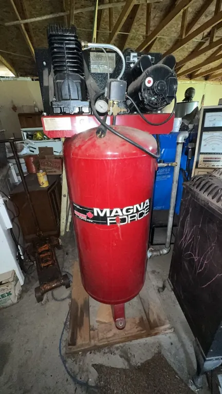 Sanborn Magna Force 5 HP Air Compressor 60 Gallon