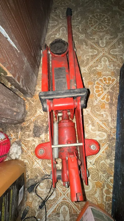 Red Hydraulic Floor Jack With Handle