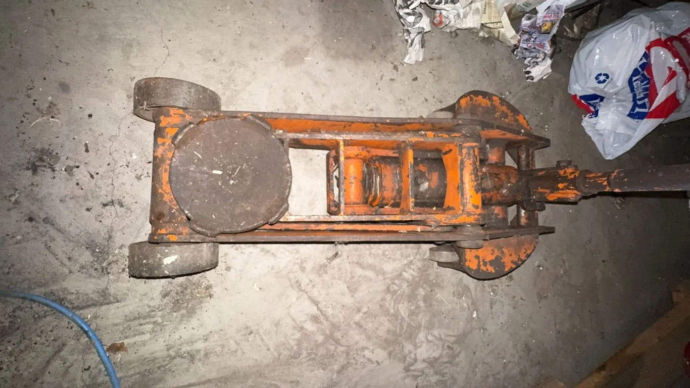 Heavy Duty Steel Floor Jack, Orange