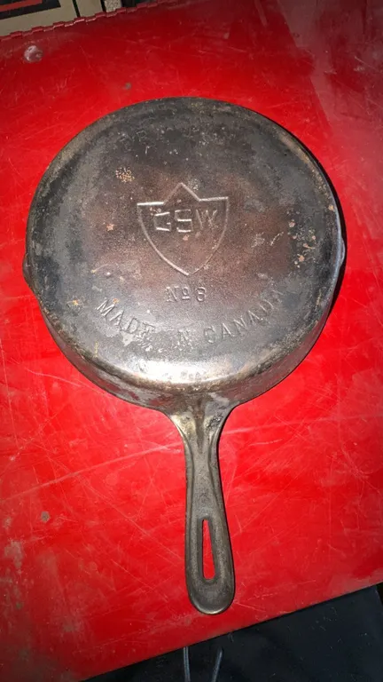 GSW No. 8 Cast Iron Skillet Made in Canada