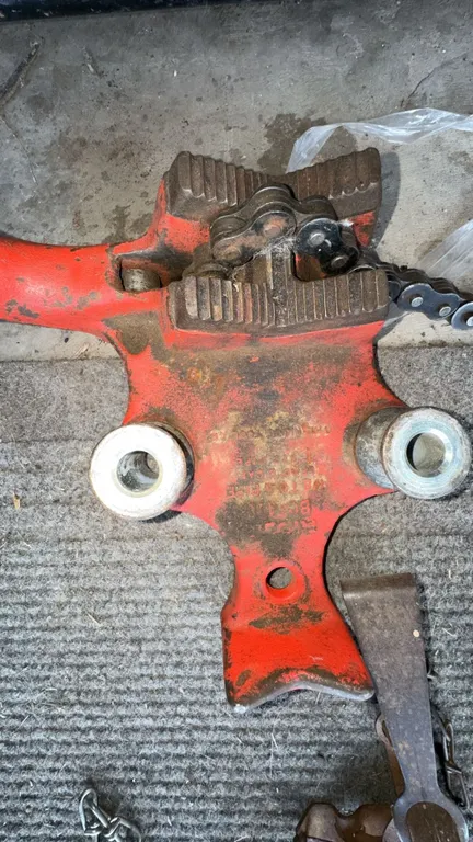 Red Pipe Chain Vise With Jaw Grips and Mounts