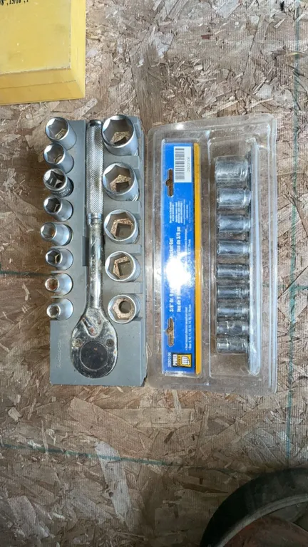 Socket Wrench Set with Ratchet and Additional Sockets
