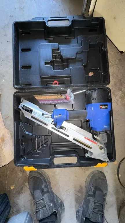 King Canada Pneumatic Framing Nailer with Case and Accessories