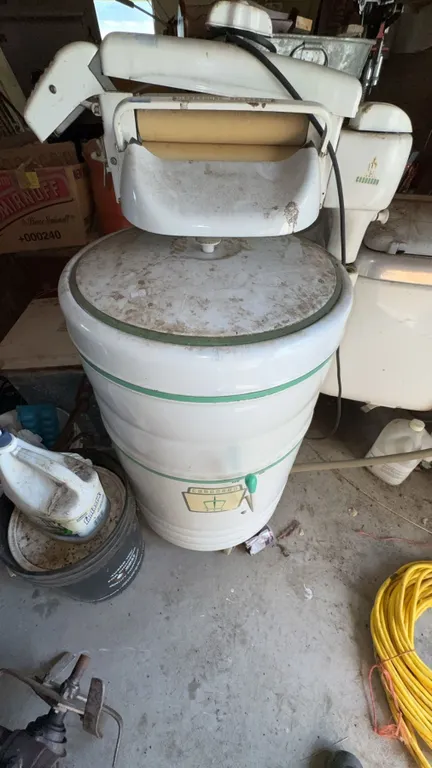 Coronado Electric Wringer Washer with Pressure Release