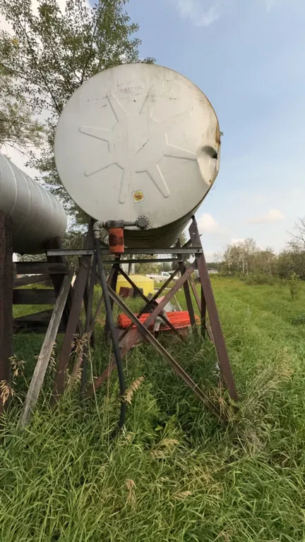 Steel Stand-Mounted Fuel Storage Tank with Pump