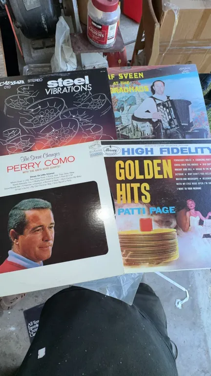 4 Vinyl Records Including Perry Como, Patti Page, Steel Vibrations, Svend Asmussen