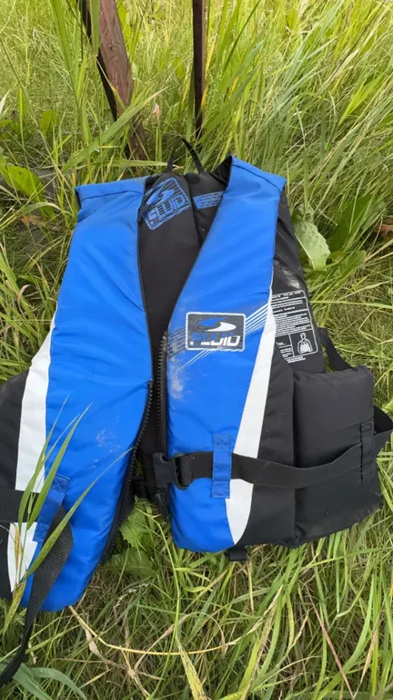 Fluid Adult Blue and Black Life Jacket