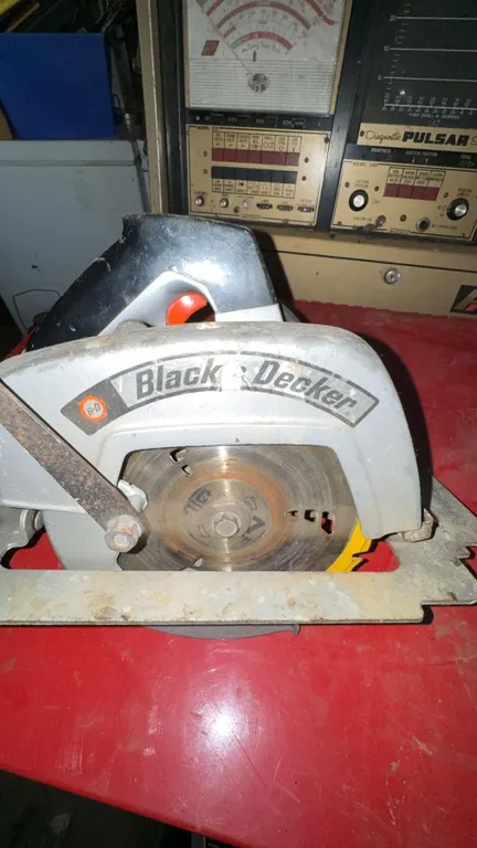 Black & Decker 7-1/4 in. Model 7320 Circular Saw