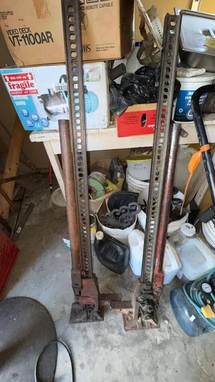 High-Lift Farm Jacks, Metal Construction