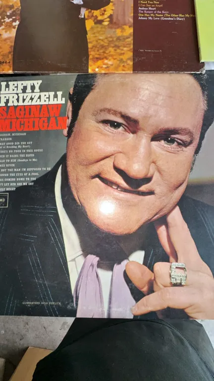4 Classic Country Vinyl Records: Frizzell, Locklin, Lynn, Sons of the Pioneers
