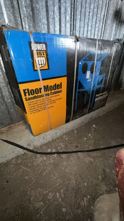 Powerfist Floor Model Sandblasting Cabinet